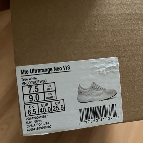 Vans UltraRange Neo VR3 Shoe
Women 9.0US Mens 7.5 US - Picture 8 of 8